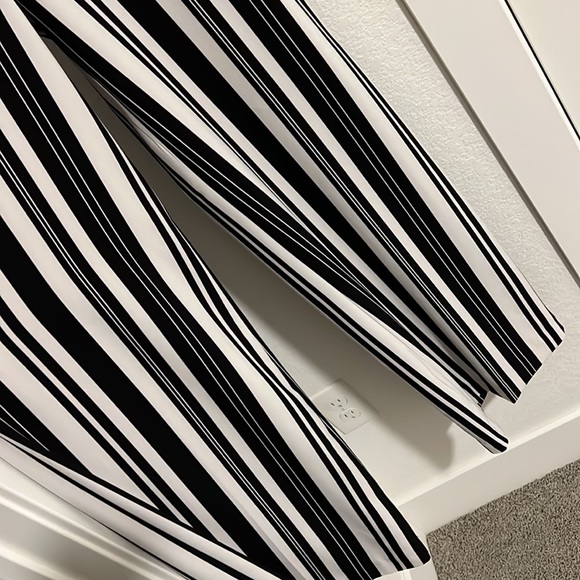 New York & Company - Striped Wide Leg Trousers - Picture 2 of 5